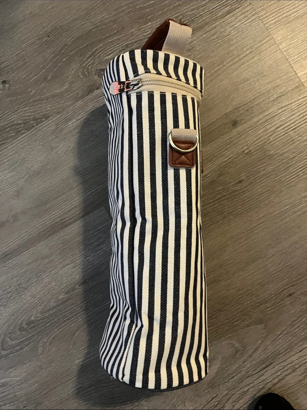 Opux Black & White Striped Insulated Bottle Carrier Bag